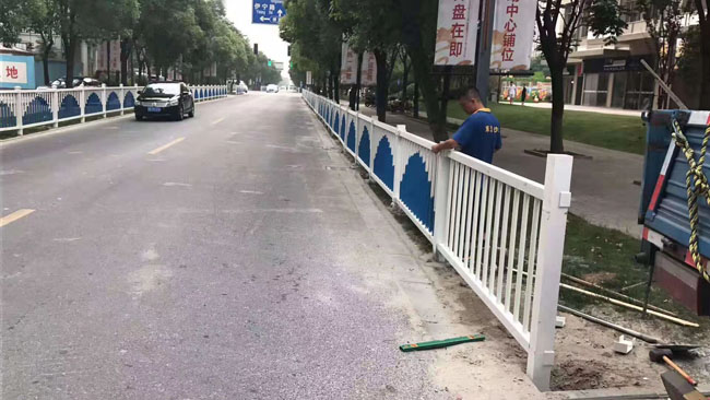 玻璃钢围栏安装后还需要进行维护吗？